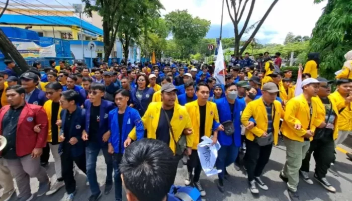 AKTIVIS MAHASISWA SE-KALSEL KOMPAK DEMO KAWAL PUTUSAN MK