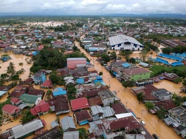 Peringatan Dini Cuaca Kalsel : Potensi Hujan Sedang Disertai Petir dan Angin Kencang