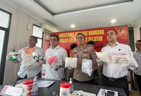 Polda Kalsel Bongkar Jaringan Narkoba Antarprovinsi dengan Barang Bukti 8,7 Kg Sabu dan 10 Ribu Butir Ekstasi