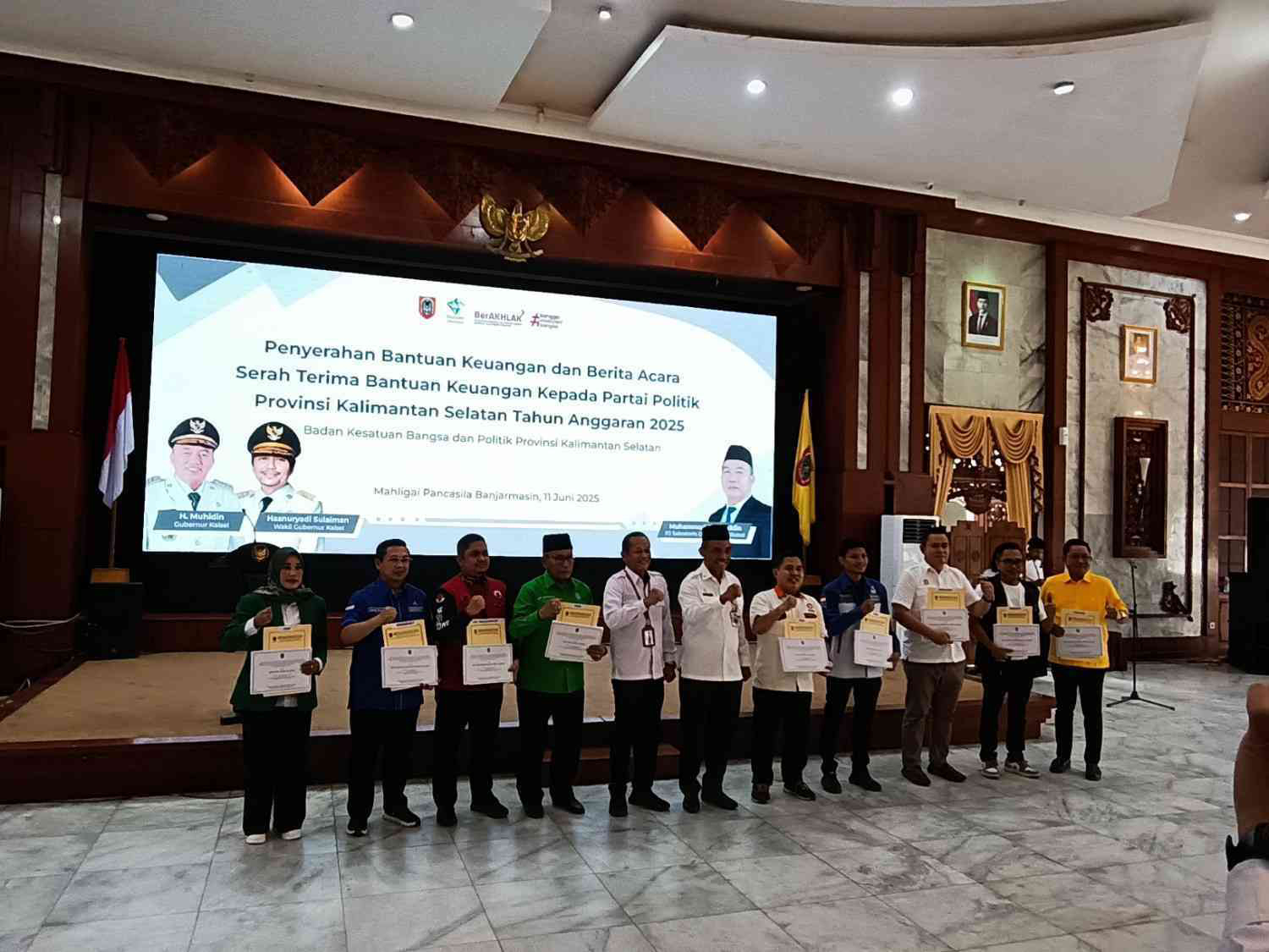 Pemprov Kalsel Salurkan Dana Hibah Rp15,4 Miliar ke 9 Parpol DPRD Hasil Pemilu 2024