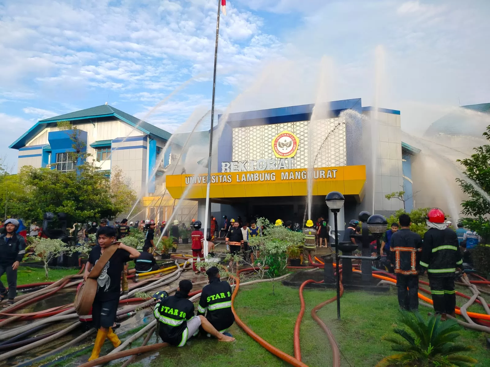 Terbakarnya Rektorat ULM hanguskan banyak ijazah walau tidak berkaitan dengan verifikasi guru besar