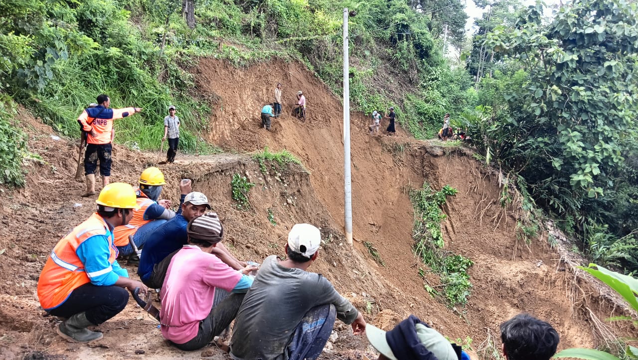 Respons Longsor Banjarsari, Walhi Desak Pemerintah Audit Total Perusahaan Tambang di Kalsel Secara Transparan Respons Longsor Banjarsari, Walhi Desak Pemerintah Audit Total Perusahaan Tambang di Kalsel Secara Transparan
