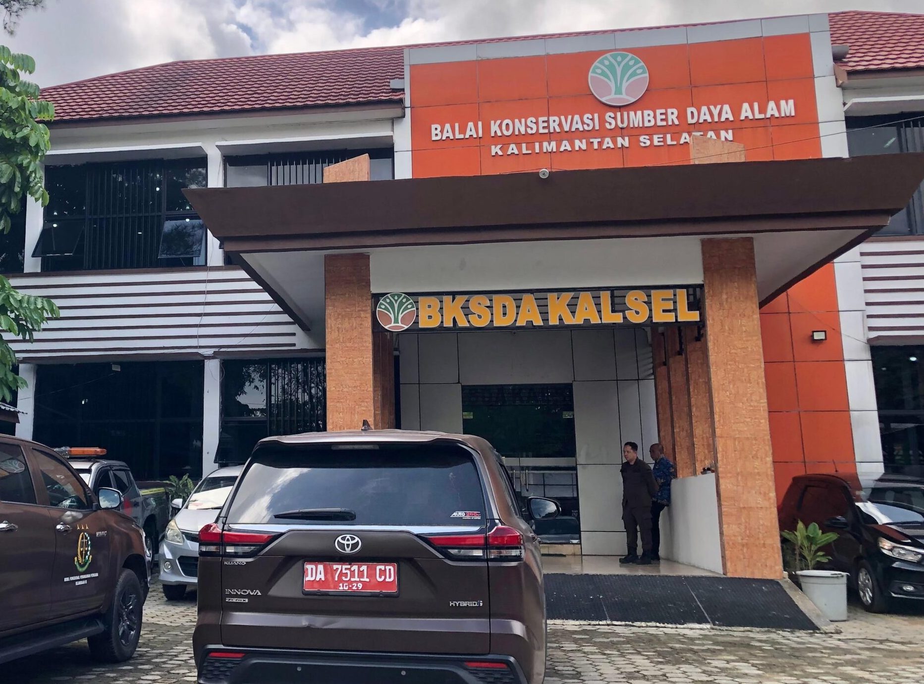 Geledah Kantor BKSDA Kalsel, Kejati Sita Tiga Kotak Berkas Terkait Dugaan Korupsi Dana PKS Geledah Kantor BKSDA Kalsel, Kejati Sita Tiga Kotak Berkas Terkait Dugaan Korupsi Dana PKS